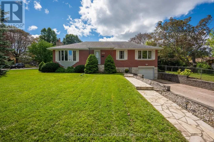 302 ARROWHEAD PLACE, Kingston (West of Sir John A. Blvd), Ontario K7M3L3