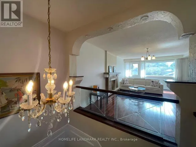 UPPER - 12 CLANCY DRIVE, Toronto (Don Valley Village), Ontario M2J2V8