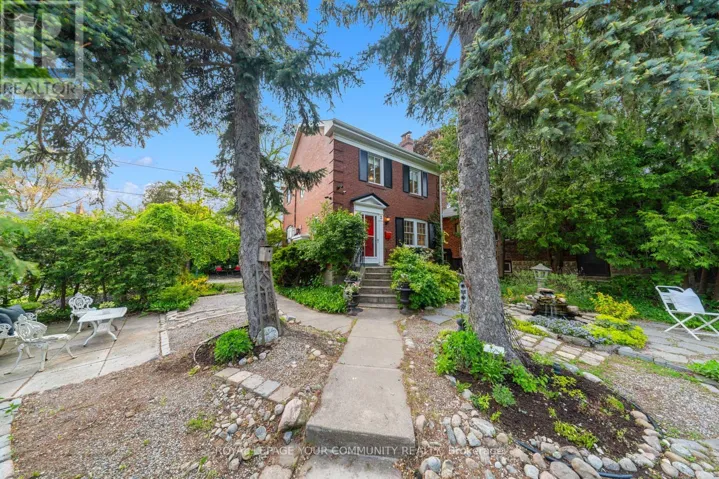 2 FOUR OAKS GATE, Toronto (East York), Ontario M4J2X2