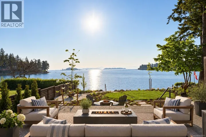 2 10393 Allbay Rd, Sidney, British Columbia V8L2N8
