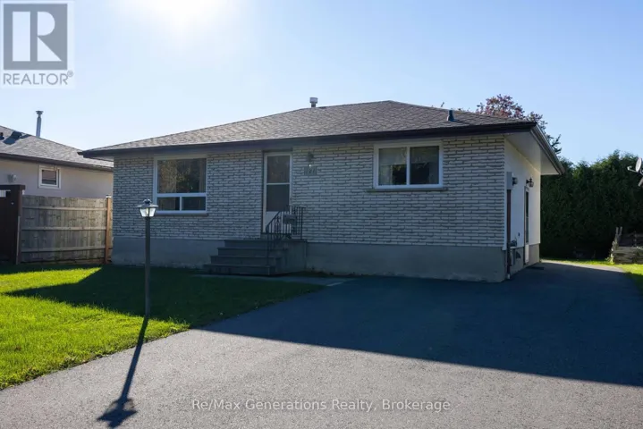 121 LOYOLA PLACE, Thunder Bay (College Park), Ontario P7C5N6