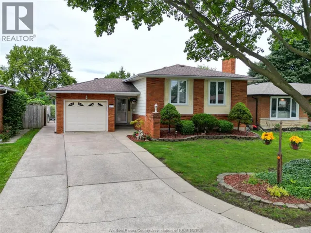 9810 ASGARD ROAD, Windsor, Ontario N8R1E2