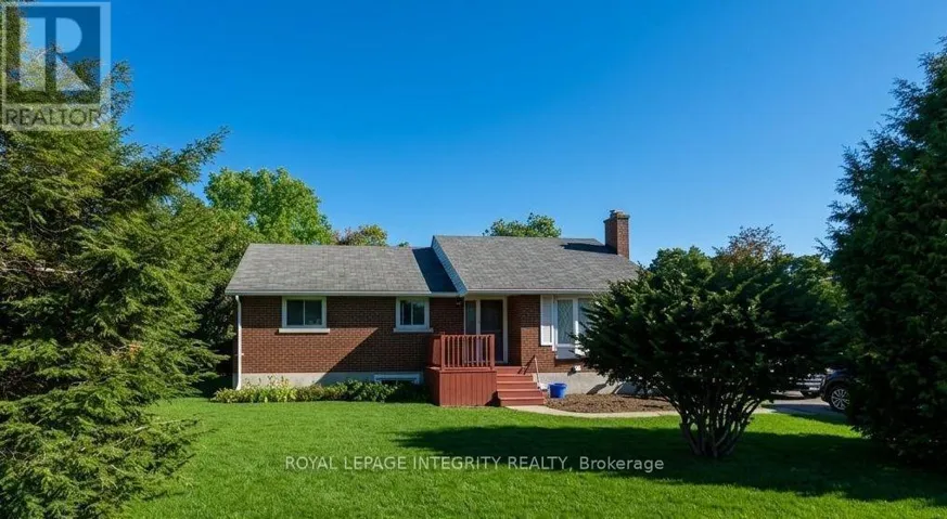 176 OAKRIDGE BOULEVARD, Ottawa, Ontario K2G2V2