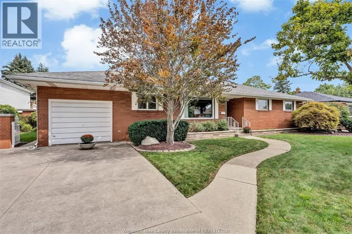 2360 LEONARD ROAD, Windsor, Ontario N8W4L7