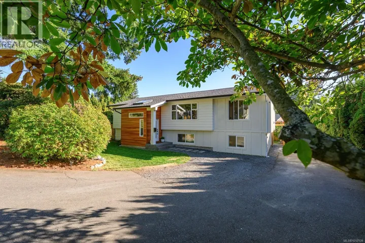 1719 Robb Ave, Comox, British Columbia V9M2W6