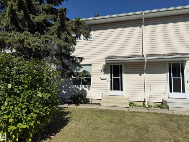 18207 74 AV NW, Edmonton, Alberta T5T2G6