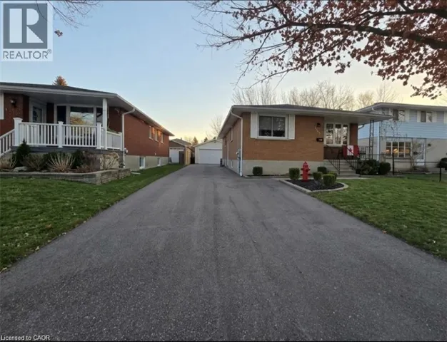 555 BROOKHAVEN Crescent, Waterloo, Ontario N2L4R6
