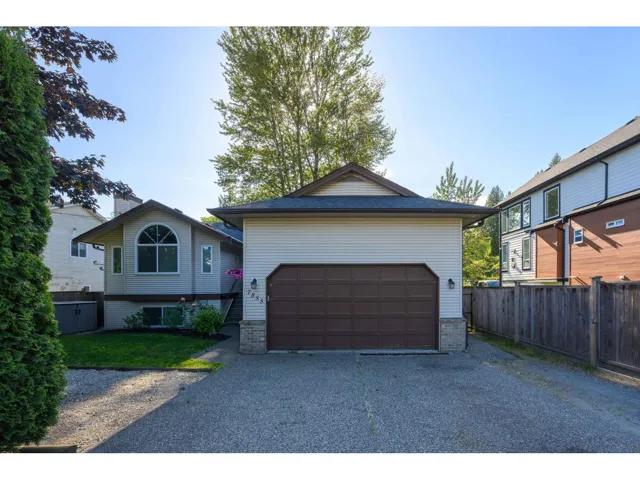 7855 CEDAR STREET, Mission, British Columbia V2V3M8