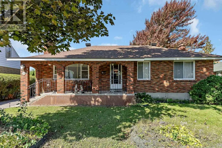131 OAKRIDGE BOULEVARD, Ottawa, Ontario K2G2V1