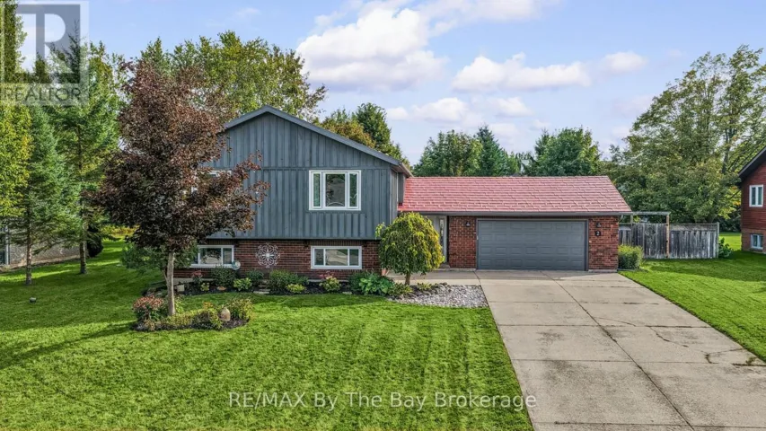 2 RED OAK DRIVE, Wasaga Beach, Ontario L9Z1J5