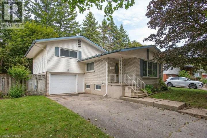 132 FOREST HILL Drive, Kitchener, Ontario N2M4G3