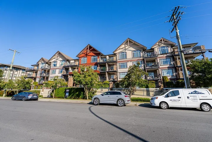 407 19939 55A AVENUE, Langley, British Columbia V3A3X4