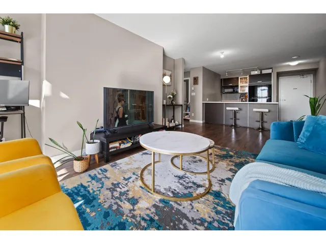 909 9981 WHALLEY BOULEVARD, Surrey, British Columbia V3T0G6