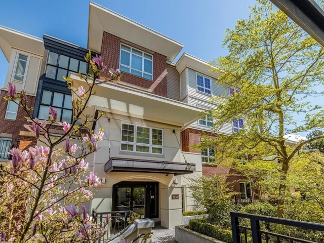 207 2950 KING GEORGE BOULEVARD, Surrey, British Columbia V4P0E5
