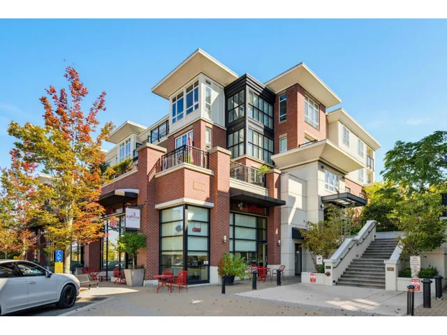 207 2950 KING GEORGE BOULEVARD, Surrey, British Columbia V4P0E5