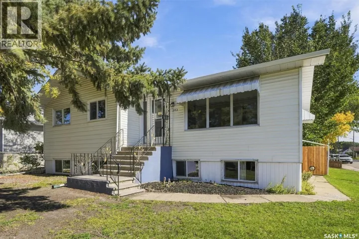 302 McMillan AVENUE, Saskatoon, Saskatchewan S7L2T5