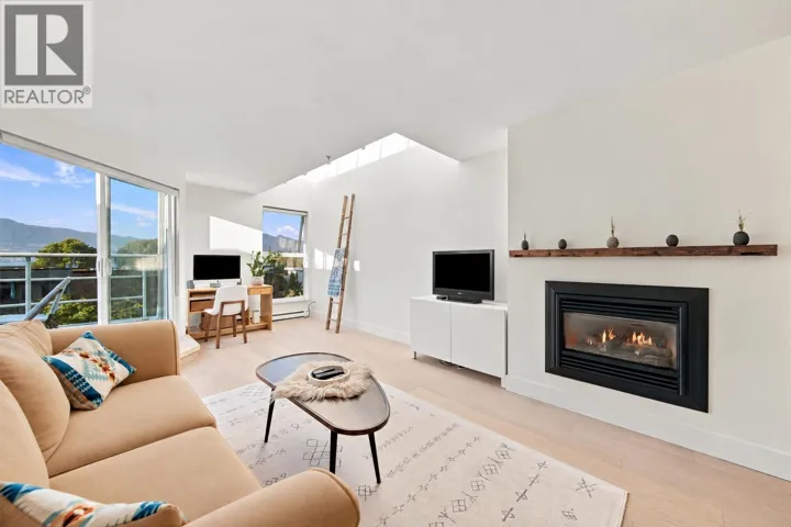 2240 YORK AVENUE, Vancouver, British Columbia V6K1C6
