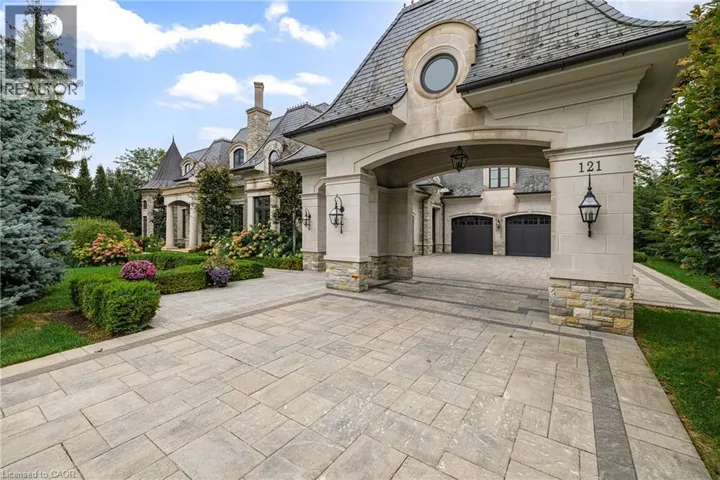 121 REBECCA Court, Maple, Ontario L6A1G2