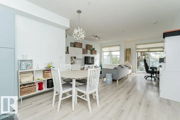 #202 9503 101 AV NW, Edmonton, Alberta T5H4R1