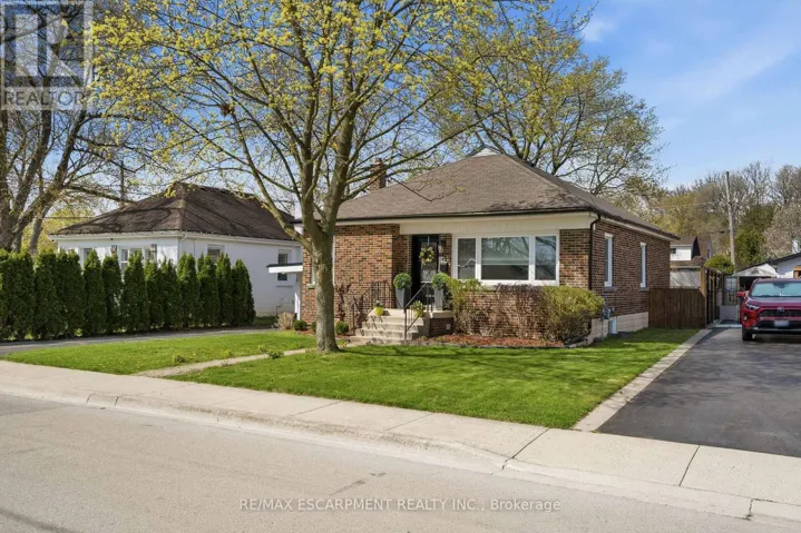31 CAMERON AVENUE, Hamilton (Dundas), Ontario L9H1P6
