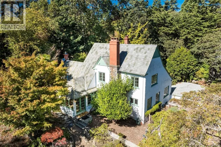 30 Beach Dr, Oak Bay, British Columbia V8S2L2