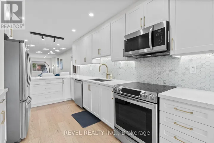 163 NORTHLAND AVENUE, Toronto (Rockcliffe-Smythe), Ontario M6N2E4