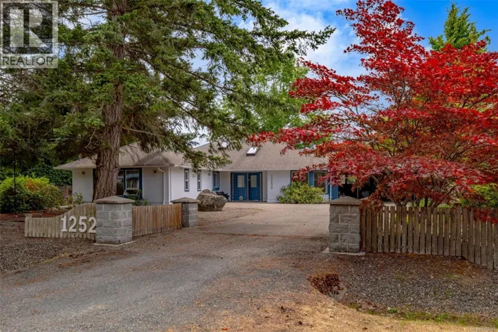 1252 Bunker Pl, French Creek, British Columbia V9P1W8