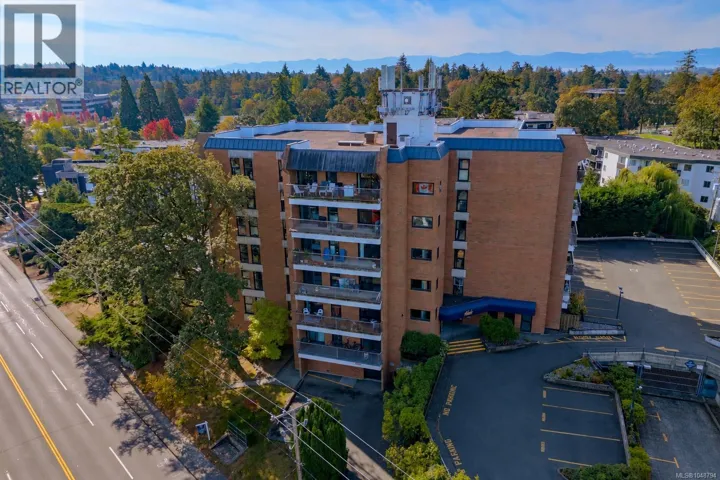 404 4030 Quadra St, Saanich, British Columbia V8X1K2