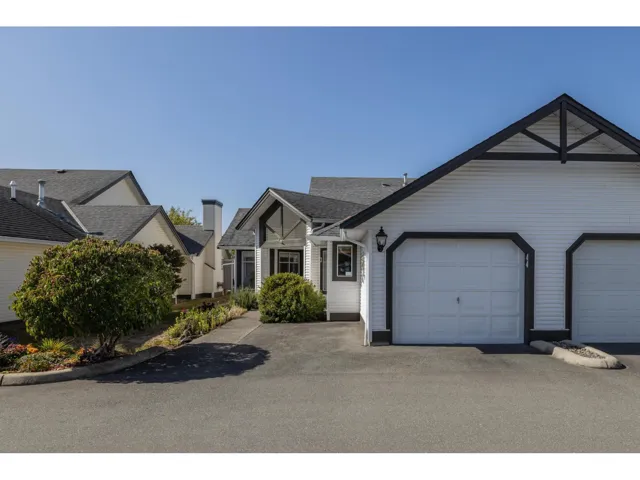 44 19649 53 AVENUE, Langley, British Columbia V3A8C5