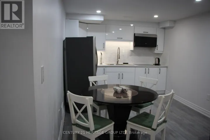 306 SALISBURY LANE, Newmarket (Bristol-London), Ontario L3Y8A5