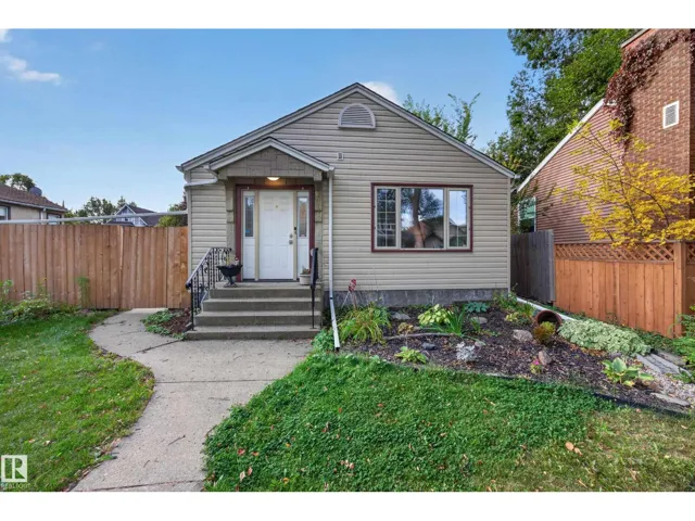 9615 75 AV NW, Edmonton, Alberta T6E1H7