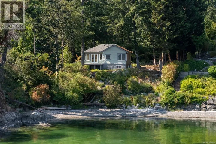 389 Moses Point Rd, North Saanich, British Columbia V8L5L9