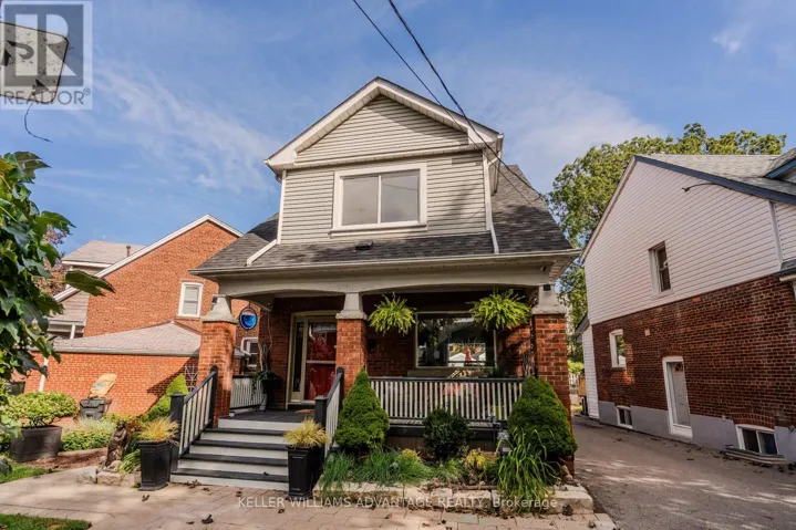 5 HEMLOCK AVENUE, Toronto (Woodbine Corridor), Ontario M4L3E9
