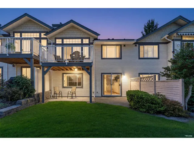 102 9012 WALNUT GROVE DRIVE, Langley, British Columbia V1M2K3