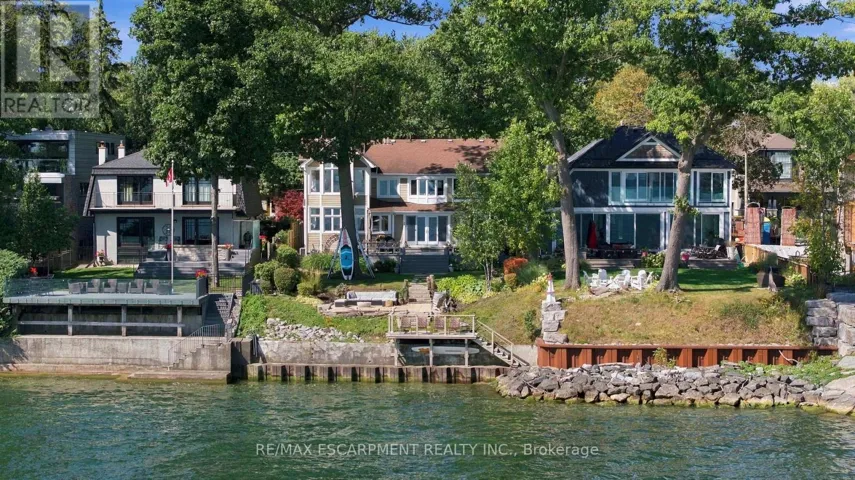 54 CUMBERLAND DRIVE, Mississauga (Port Credit), Ontario L5G3M8
