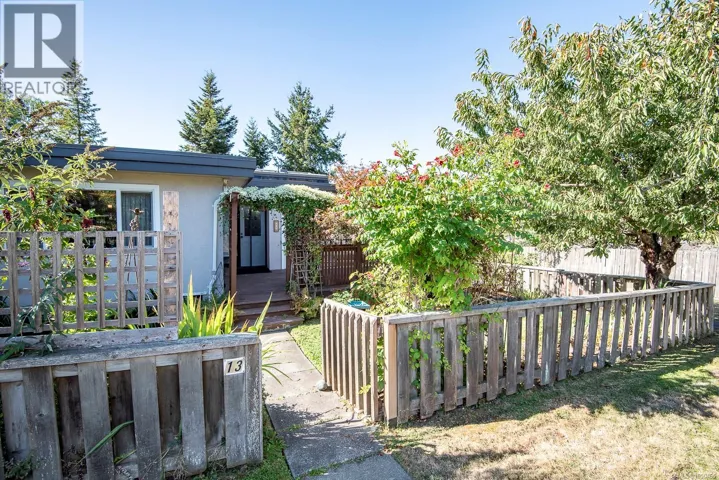 13 3060 Harriet Rd, Saanich, British Columbia V9A1T5
