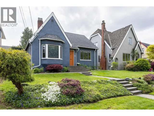 524 SECOND STREET, New Westminster, British Columbia V3L2M3