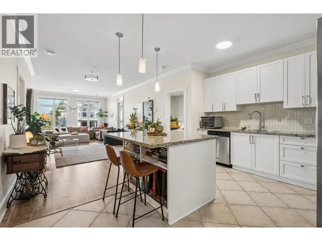 305 4111 BAYVIEW STREET, Richmond, British Columbia V7E6T5