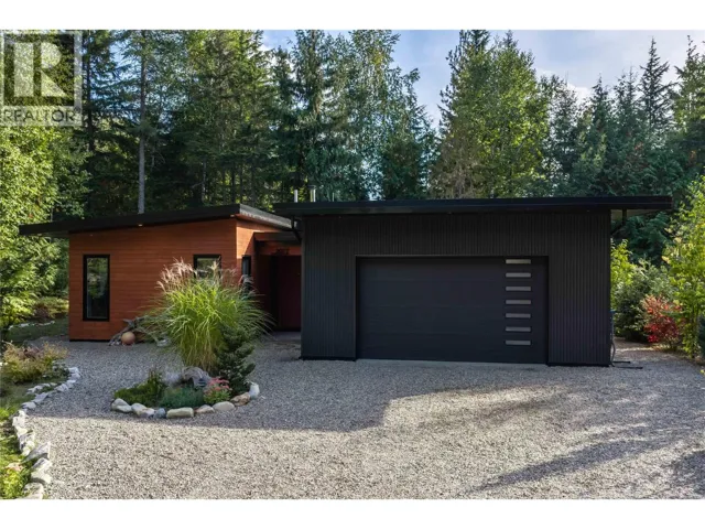2077 Uplands Road, Revelstoke, British Columbia V0E2S1