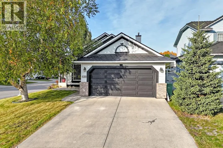 28 Douglasview Rise SE, Calgary, Alberta T2Z2P3