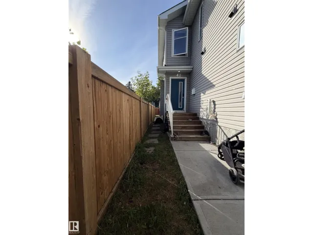 11442 82 ST NW, Edmonton, Alberta T5B2V4