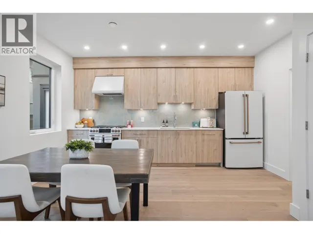 2 2339 PARKER STREET, Vancouver, British Columbia V5L2M2