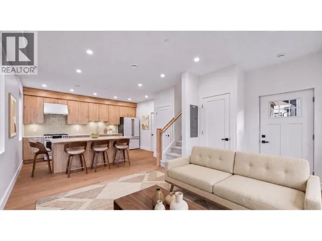 2 2339 PARKER STREET, Vancouver, British Columbia V5L2M2