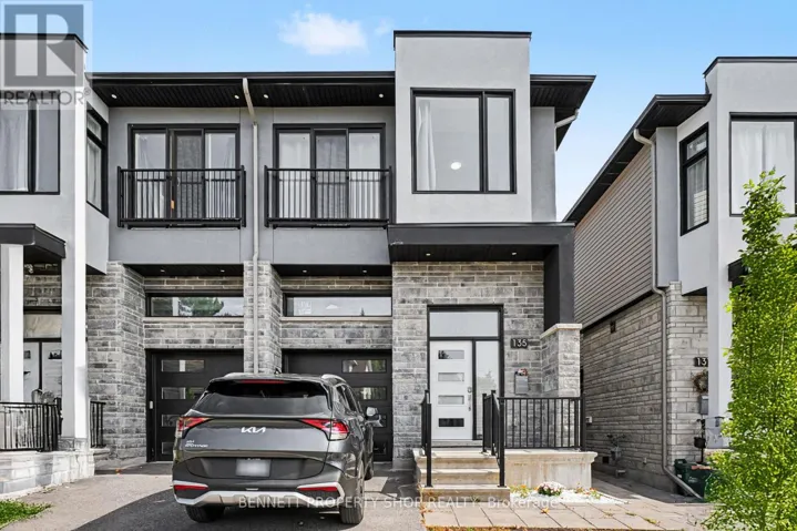 135 DUFORD STREET, Ottawa, Ontario K1L6Z5