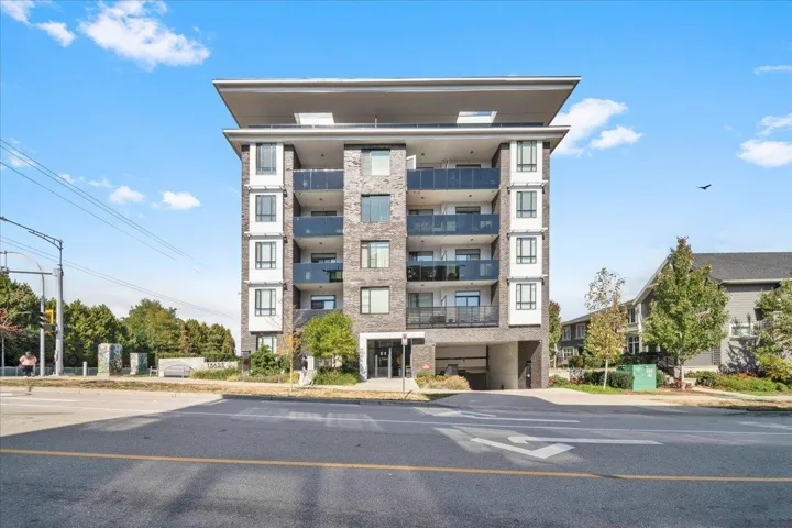 401 13623 81A AVENUE, Surrey, British Columbia V3W3N7