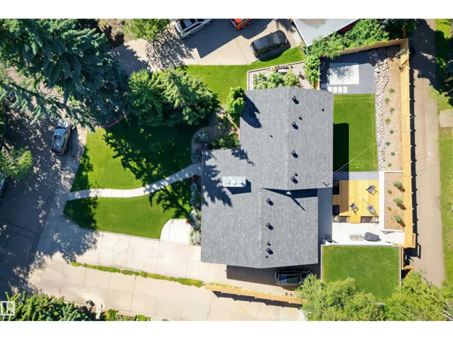 8712 136 ST NW, Edmonton, Alberta T5R0B9