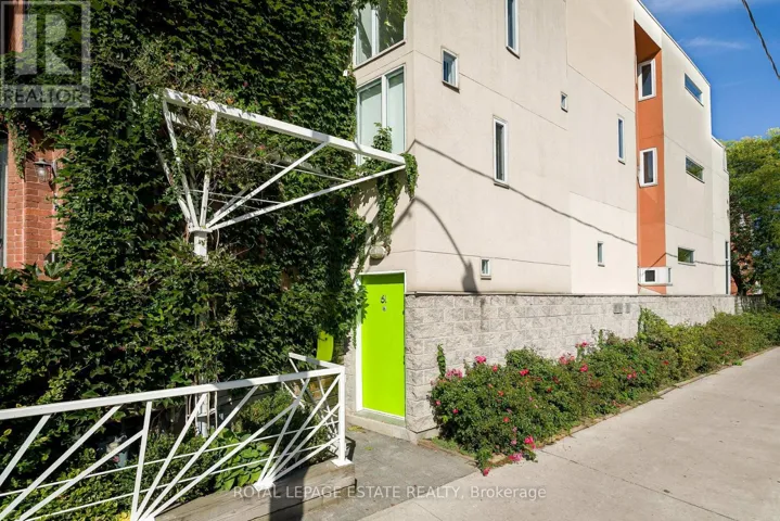 61 SEATON STREET, Toronto (Moss Park), Ontario M5A2T2