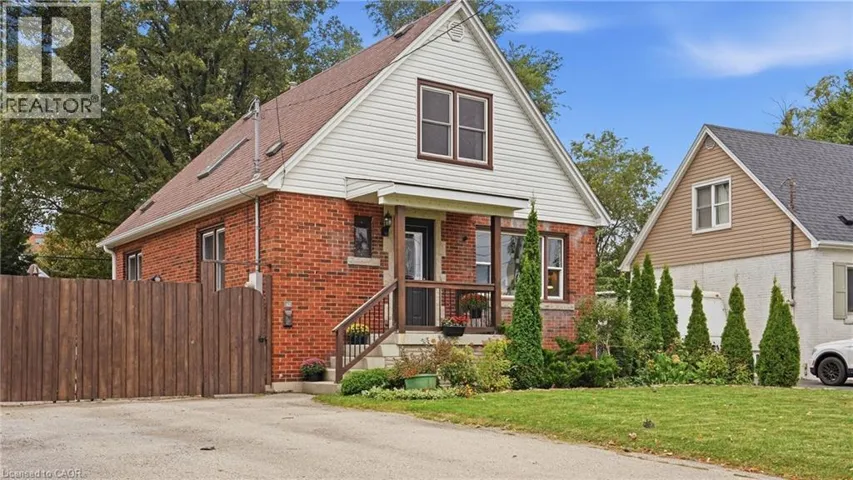 42 DELEVAN Crescent, Hamilton, Ontario L9A4A7