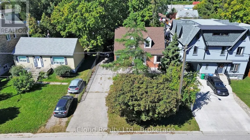 1321 ST. JAMES AVENUE, Mississauga (Lakeview), Ontario L5E1J3