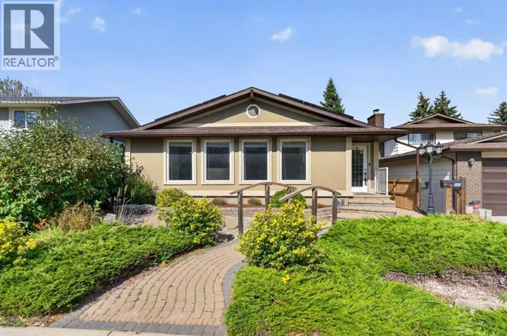 112 Beaconsfield Rise NW, Calgary, Alberta T3K1X4